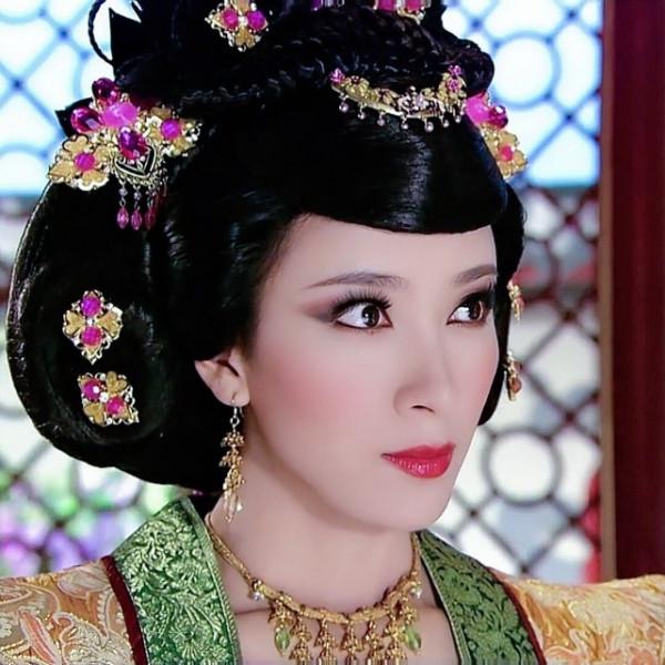 女星大火前的經歷，林心如演丫鬟，楊怡跑6年龍套，各有各的辛酸