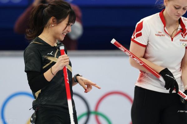 冰壺女團瑞典隊險勝加拿大，日本隊最後一擲雙飛拿3分實現絕殺