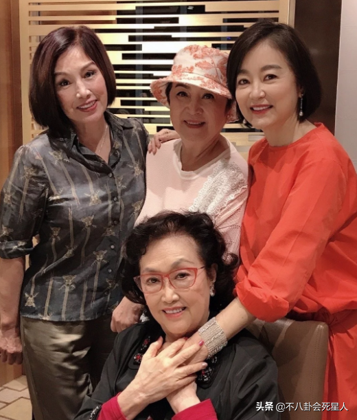 10位風情美人20年前後對比,有人臉垮了,有人優雅老去,變化太大 10位風情美人20年前後對比,有人臉垮了,有人優雅老去,變化太大