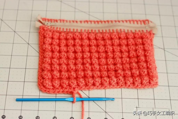 舊衣褲的拉鍊剪下來後，用鉤針戳一圈就有無數的收納