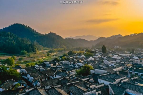 安徽未商業化的古村落,遇見一隻有靈性的狗,帶著我們轉村子 安徽未商業化的古村落,遇見一隻有靈性的狗,帶著我們轉村子