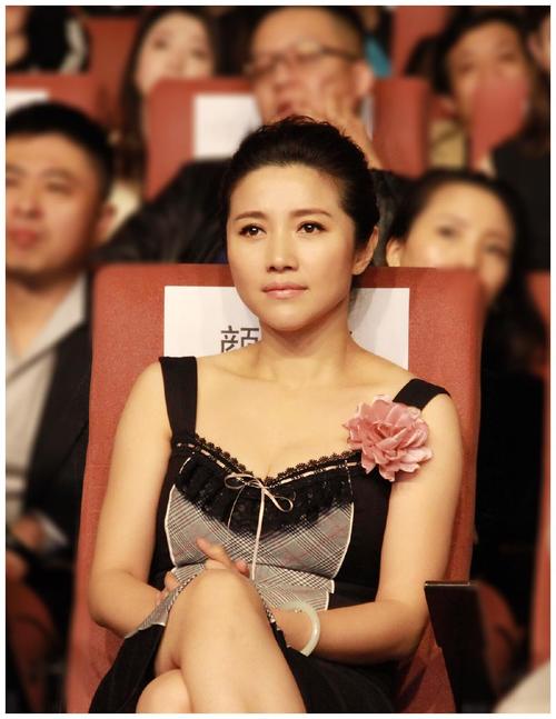 顏丙燕8奪影后卻無戲可演，不是被時代所拋棄，她才是人間真清醒