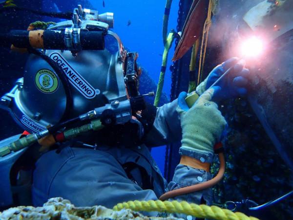 4名潛水員被瞬間炸碎！飽和式潛水如此危險，為何還有人冒險？