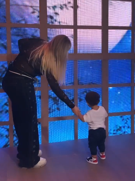 26歲女歌手遭遇空難去世,飛機上5人全部喪生,墜毀現場曝光 26歲女歌手遭遇空難去世,飛機上5人全部喪生,墜毀現場曝光