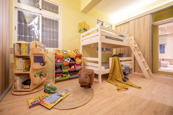 100㎡裝修不走尋常路，卡座取代沙發，主臥直接裝地臺太實用了