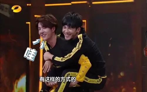 5位沒“偶像包袱”的明星,鄧超竟去路邊貼膜,雷佳音是各種自黑 5位沒“偶像包袱”的明星,鄧超竟去路邊貼膜,雷佳音是各種自黑