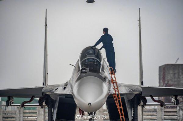 現場直擊！看戰鷹穿雲破霧