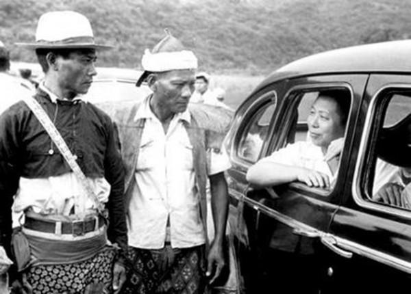 1952年，吳國楨參加蔣介石壽宴，返程發現車子被蔣做手腳