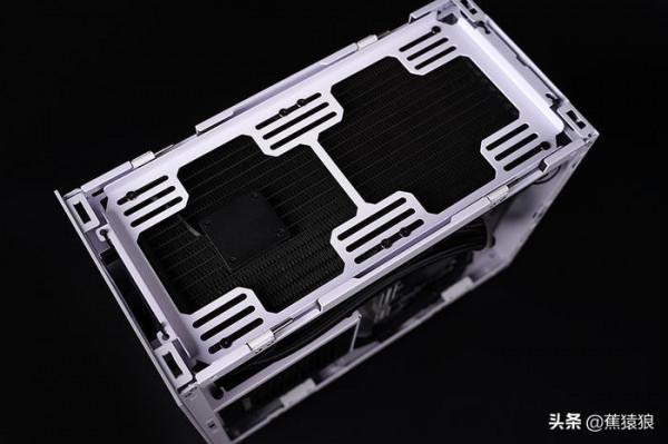 七彩虹 CVN B560I GAMING 搭 聯力 Q58 ITX 平臺 裝機展示 七彩虹 CVN B560I GAMING 搭 聯力 Q58 ITX 平臺 裝機展示