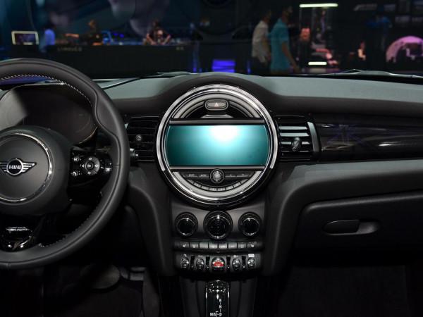 5.4L油耗靈活小代步車,原裝進口品質高還經濟,實拍MINI 5.4L油耗靈活小代步車,原裝進口品質高還經濟,實拍MINI