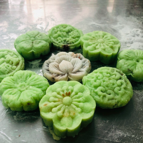 做月餅、對詩詞、科普天文知識……中小學生花樣過中秋