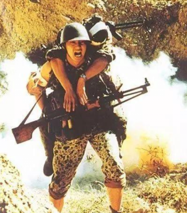 1984年副指導員被俘，遭越軍折磨6年不屈，回國時體重僅37公斤