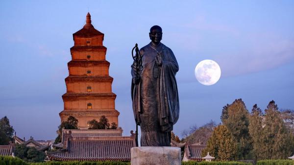 戲作大雁塔月圓夜小賦「嚴建設」 戲作大雁塔月圓夜小賦「嚴建設」