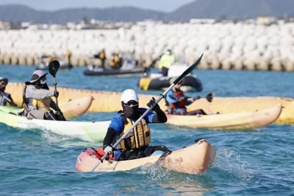 反對美軍普天間機場搬遷 日本民眾坐皮划艇抗議