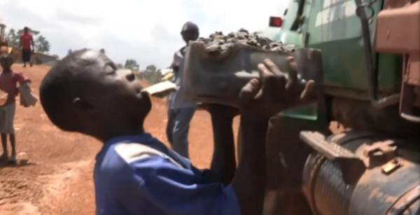 下雨就癱瘓的非洲國家，計程車也賣“掛票”，300公里開三天