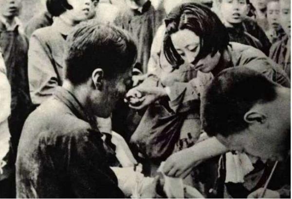 1986年,老婦回江西到陵園給前夫掃墓,民政局:您那塊烈士碑咋辦 1986年,老婦回江西到陵園給前夫掃墓,民政局:您那塊烈士碑咋辦