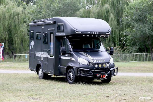 國產6.5T依維柯歐勝底盤加持,穩!實拍2022款中意極致雙拓展房車 國產6.5T依維柯歐勝底盤加持,穩!實拍2022款中意極致雙拓展房車
