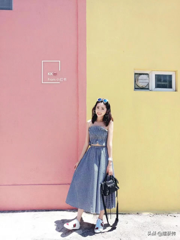 聖方濟各聖堂的旁邊，還存在一排五顏六色的房子