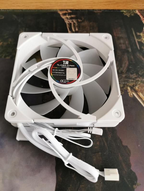 幫忙裝電腦還要送個機箱？喬思伯D30+5800X+3070ti裝機作業