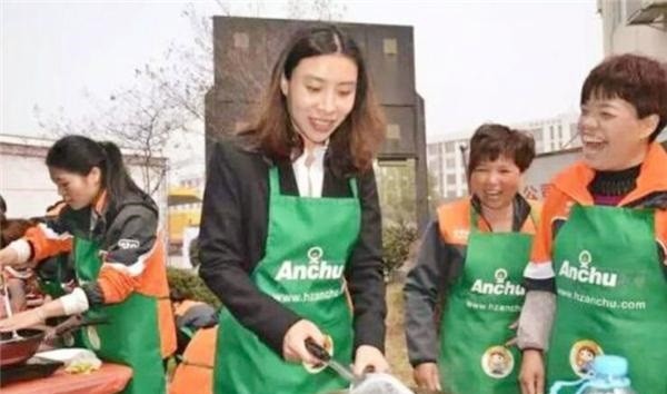 從打工妹到申通創始人，她將股權賣給馬雲套現146億，如今怎樣了