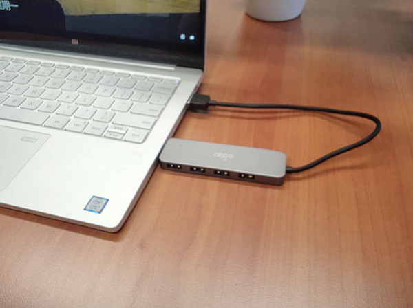 一拖四還帶充電,擴充你侷促的膝上型電腦介面,aigo H4分線器體驗 一拖四還帶充電,擴充你侷促的膝上型電腦介面,aigo H4分線器體驗