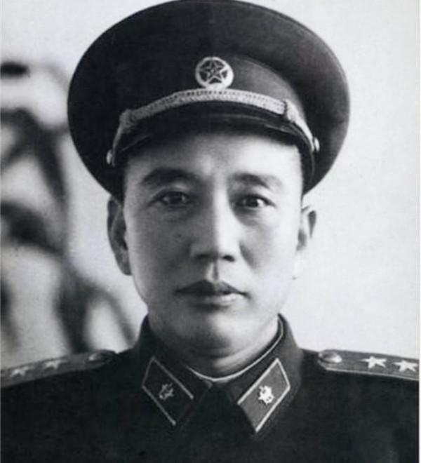 王震29歲仍單身,賀龍問:王鬍子,北大學生給你當媳婦,要不要 王震29歲仍單身,賀龍問:王鬍子,北大學生給你當媳婦,要不要