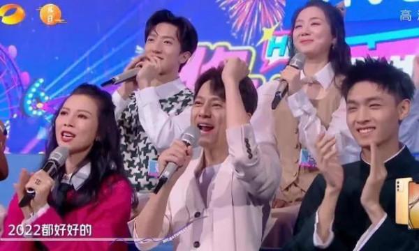 湖南元宵晚會：張小斐用力過猛，金晨瘦出青筋，baby假唱&OpenCurlyDoubleQuote;露餡&rdquo;