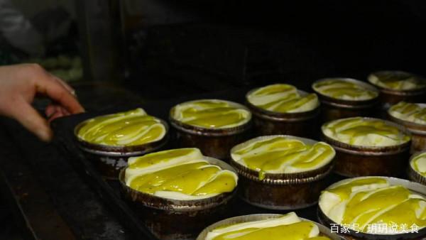 甘肅夫妻賣特色小吃，3.5元一個有8兩重，日賣700個男女老少超愛