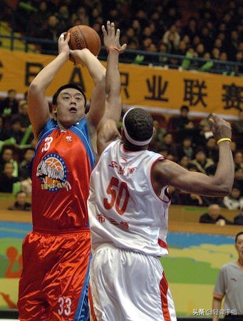 人物｜94黃金一代中鋒，中途退役去機場工作，效力10支球隊創紀錄