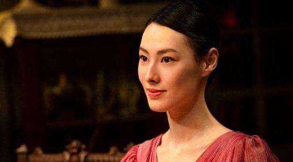 22歲，為他生三個孩子，卻沒能嫁入豪門，梁洛施為愛犧牲自我