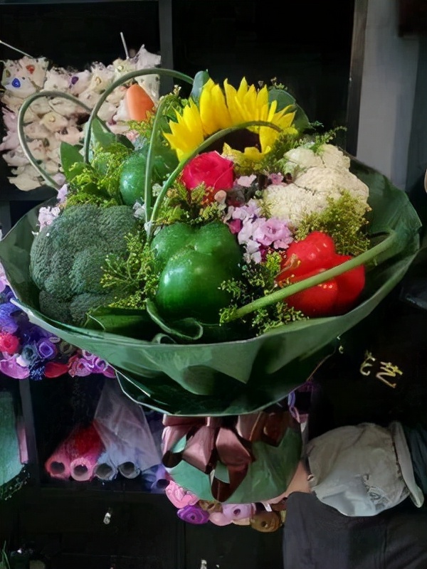 郭晶晶送給霍啟剛一束蔬菜花 這是咋情況？快來康康蔬菜花語