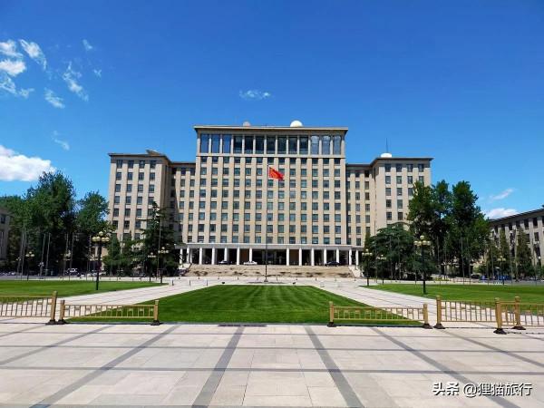 清華大學一日遊，校內有萬泉河、水木清華園，還有荷塘月色近春園