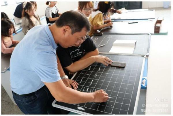 美人泉小學:粉筆丹青 翰墨飄香 美人泉小學:粉筆丹青 翰墨飄香