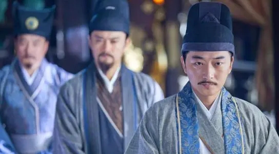 皇上暗中將宰相衣服燒個洞,一年後發現洞還在,下命令:開啟國庫 皇上暗中將宰相衣服燒個洞,一年後發現洞還在,下命令:開啟國庫