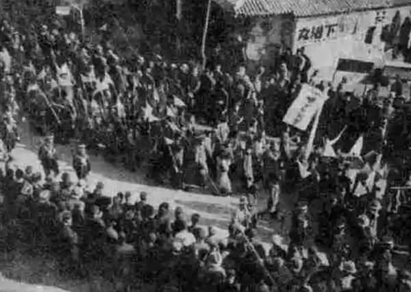 1949年,軍統少將穿解放軍軍裝前往北平,世人才知戴笠愛將竟是特工