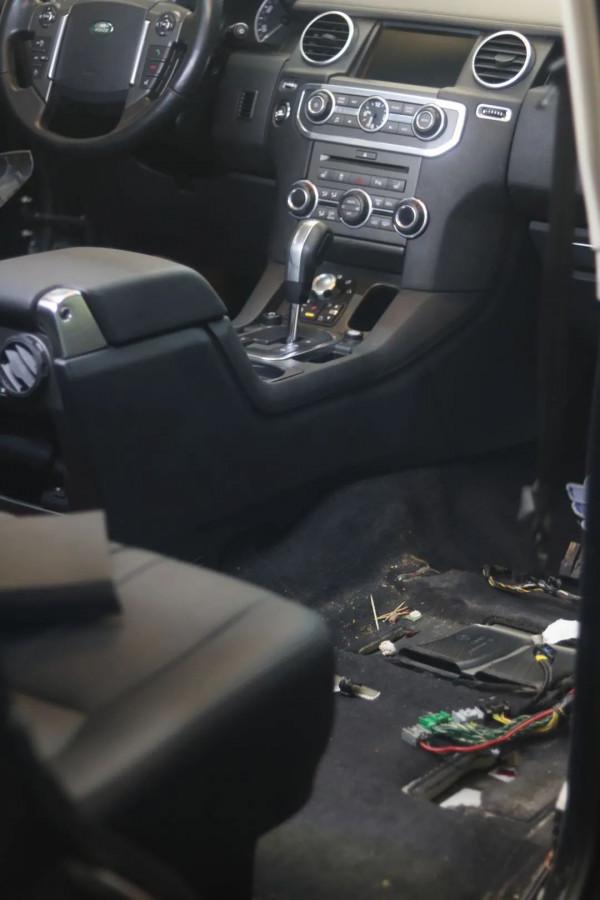 怪獸修車:翻新一輛21萬公里的路虎發現4,老爺子工地拉貨專用車 怪獸修車:翻新一輛21萬公里的路虎發現4,老爺子工地拉貨專用車