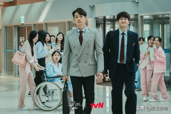 3年沒拍戲的Rain，終於還是被拉下了神壇