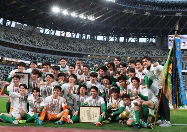 體壇綜述 &vert;足協重罰大連隊圍攻裁判行為，李磊完成留洋首秀