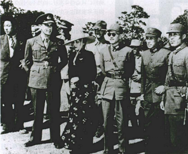 54年鄭洞國收到金字請帖，赴宴中南海：毛主席：你的名字很響亮嘛