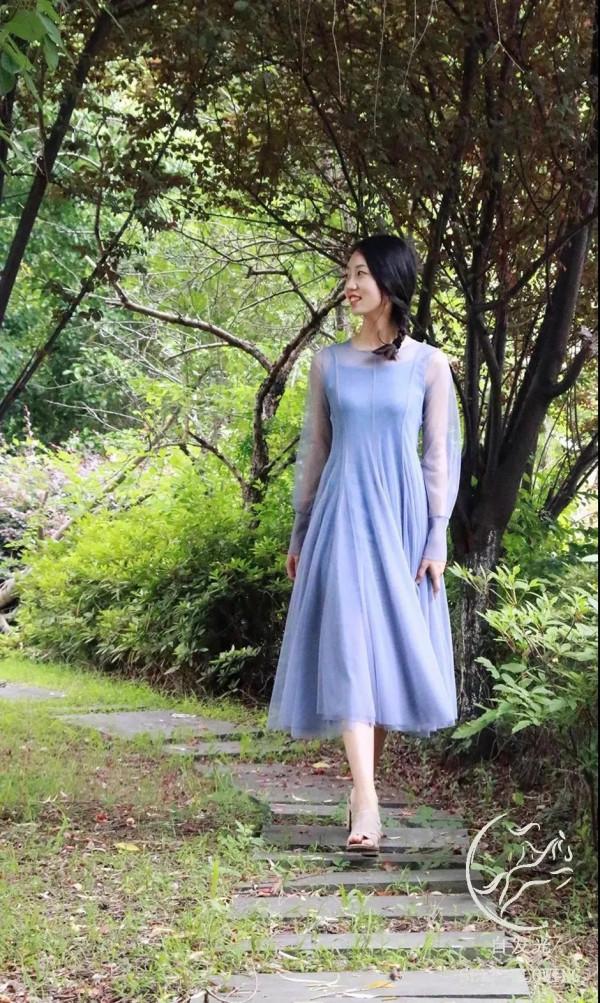 尹正造型雷人，留長髮戴耳環背女性包：我們真的迎來了穿衣自由嗎