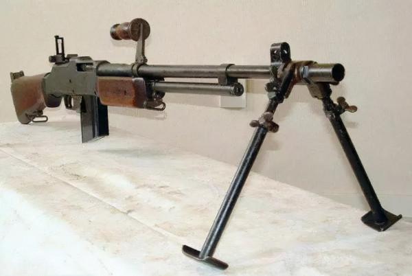 二戰時,美軍士兵的單兵武器都是怎麼配發的? 二戰時,美軍士兵的單兵武器都是怎麼配發的?