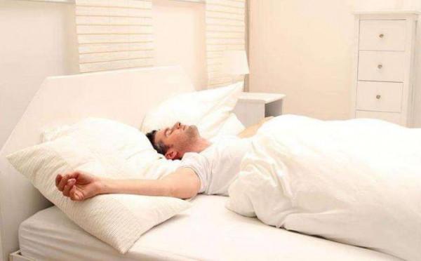 頻繁打鼾也是一種病？醫生提醒：警惕這3種疾病