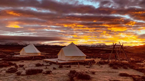 「冷嘎措+魚子西」朝聖蜀山之王貢嘎，藍冰奇遇，小而精的旅行