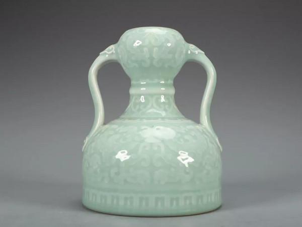 清-乾隆粉青暗紋如意尊規格：高18.3cm 寬14cm