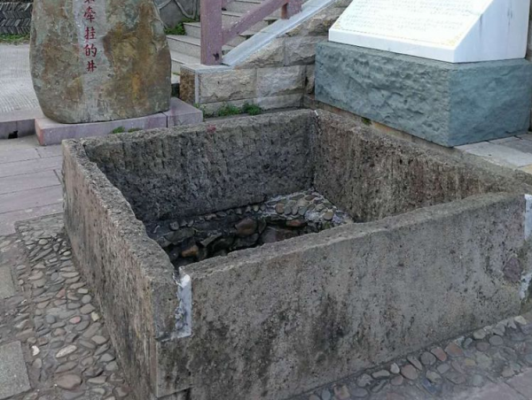 警衛員不讓毛主席挑糧，說是朱軍長說的，毛主席：你莫聽他那一套