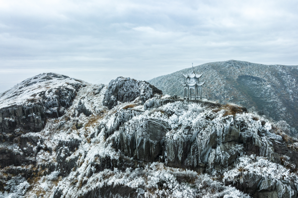 她來啦！東獅山絕美霧凇來襲