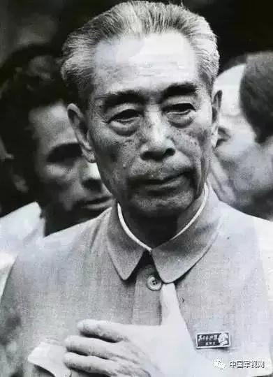 1976年1月8日，敬愛的周總理與世長辭，他一生為國為民，鞠躬盡瘁