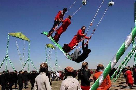 亞洲唯一的永久中立國，實行水電氣免費制度，大量資源運輸中國