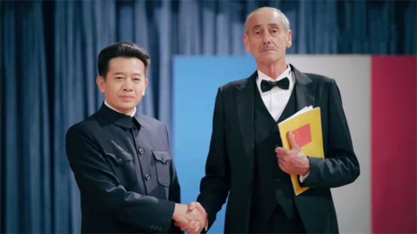 1955授銜，開國元帥們除向主席敬禮外，為何也向總理敬了禮？