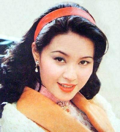 方舒：被屠洪剛拋棄後獨自撫養兩個女兒長大，生活有淚也有笑